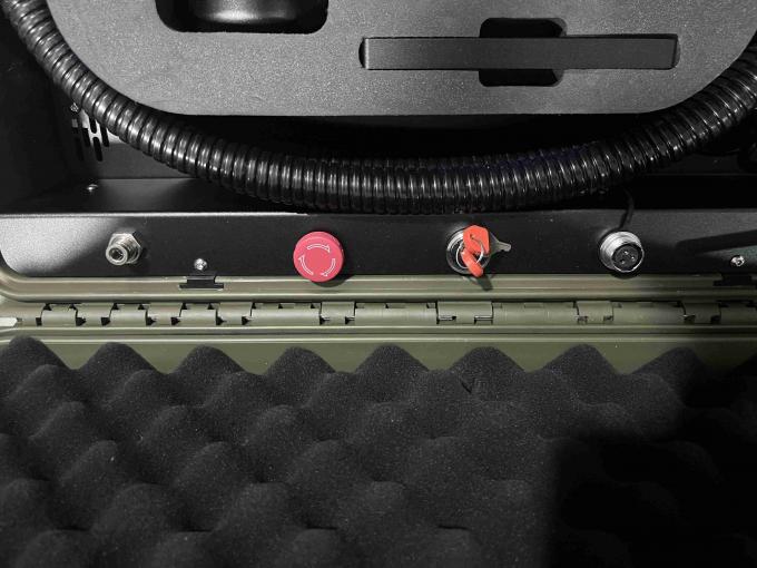 آلة تنظيف ليزر الألياف للحقائب 200 و 300 و آلة إزالة الصدأ 6