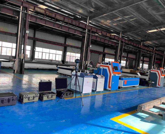 آلة تنظيف ليزر الألياف للحقائب 200 و 300 و آلة إزالة الصدأ 12